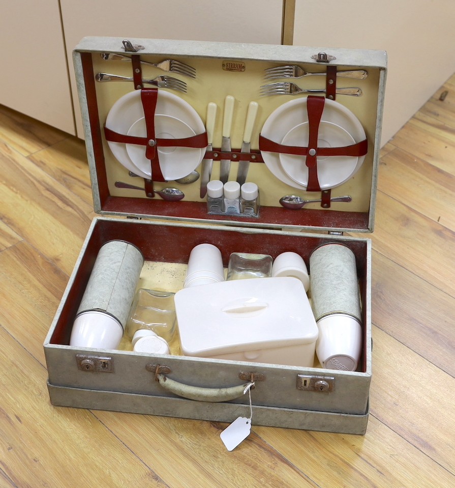 A Sirram picnic set